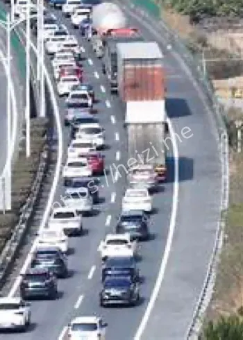 国庆高速堵车返程高峰