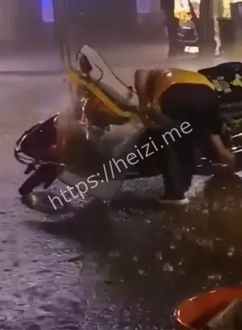 北京海淀外卖员坠楼后继续送单