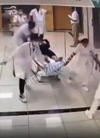 医院门口惊魂